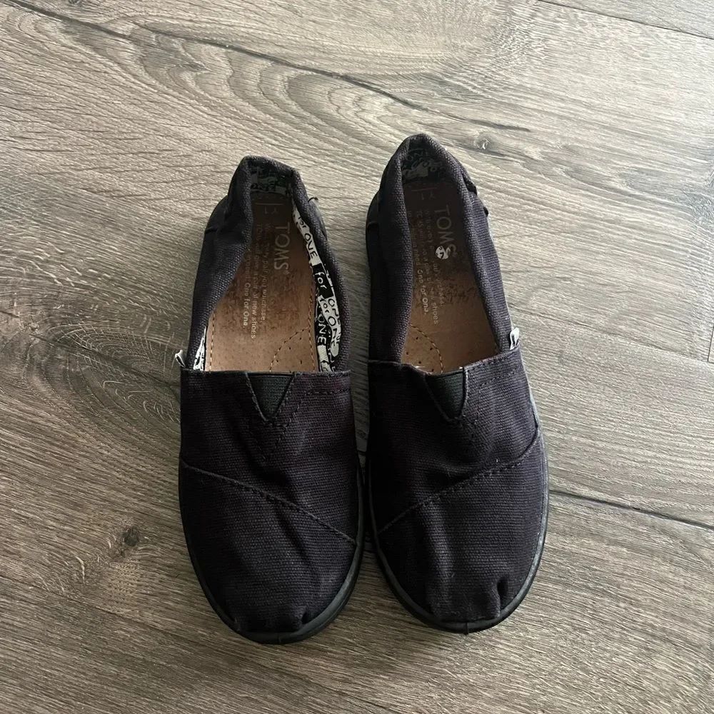 Toms Classic Black Canvas Slip On Flats Girls Size 1 Y Shoes Kids